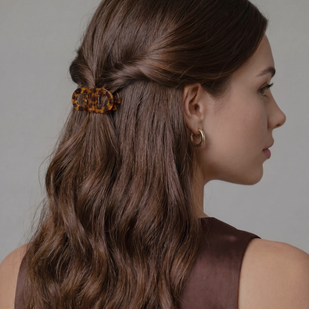 moaé. clip — une coiffure élégante, sans effort, qui tient toute la journée